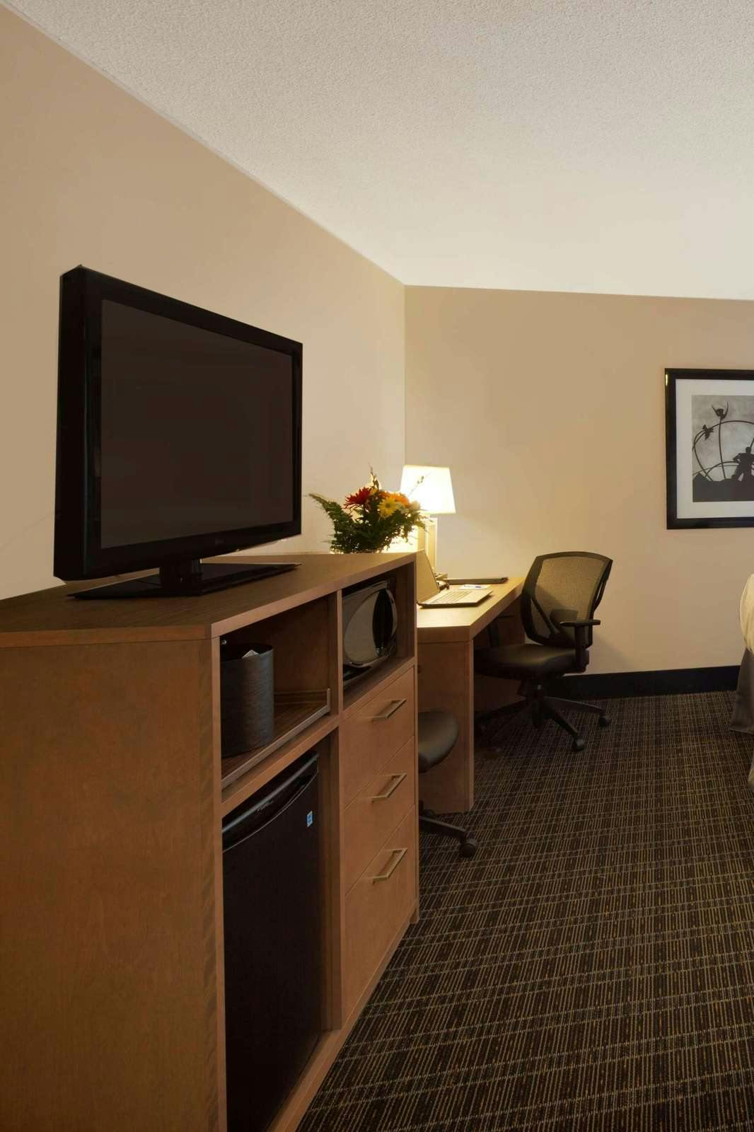 Hotel Canadas Best Value Inn Toronto photo 3