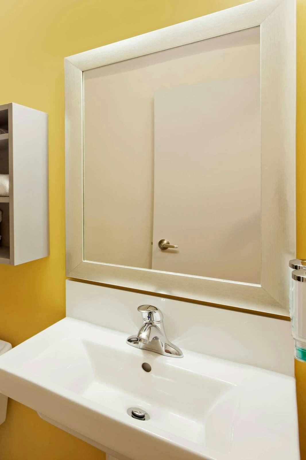 Hotel Canadas Best Value Inn Toronto photo 4