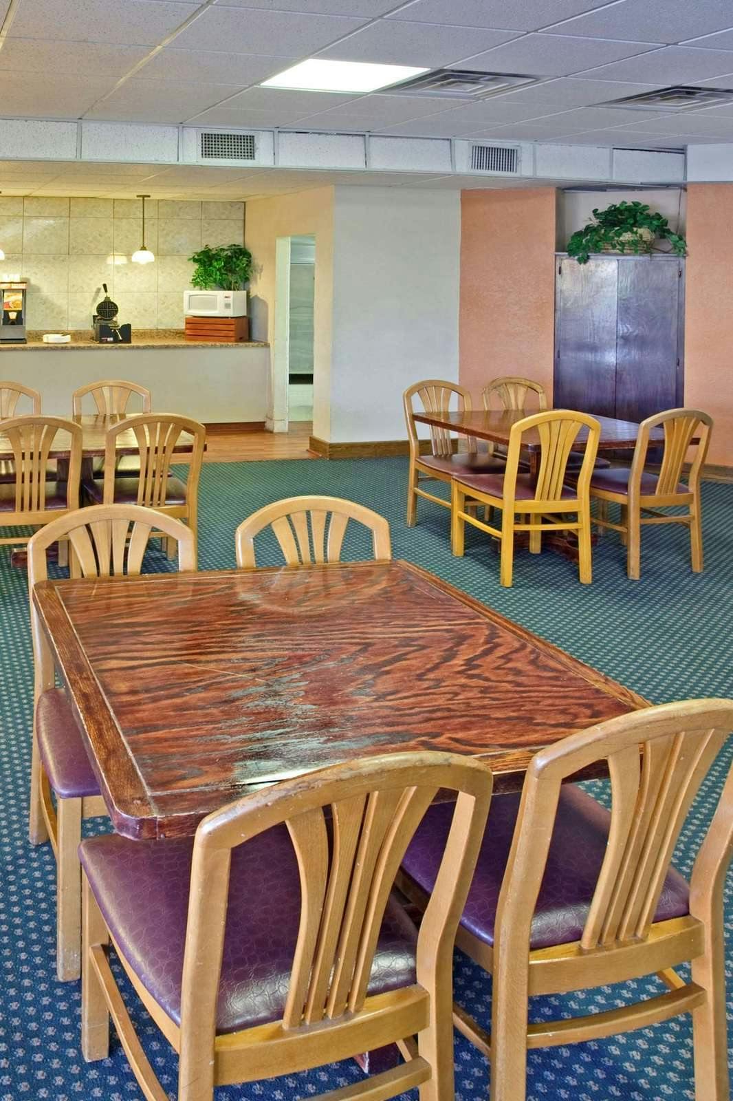 Hotel Americas Best Value Inn Laredo photo 4