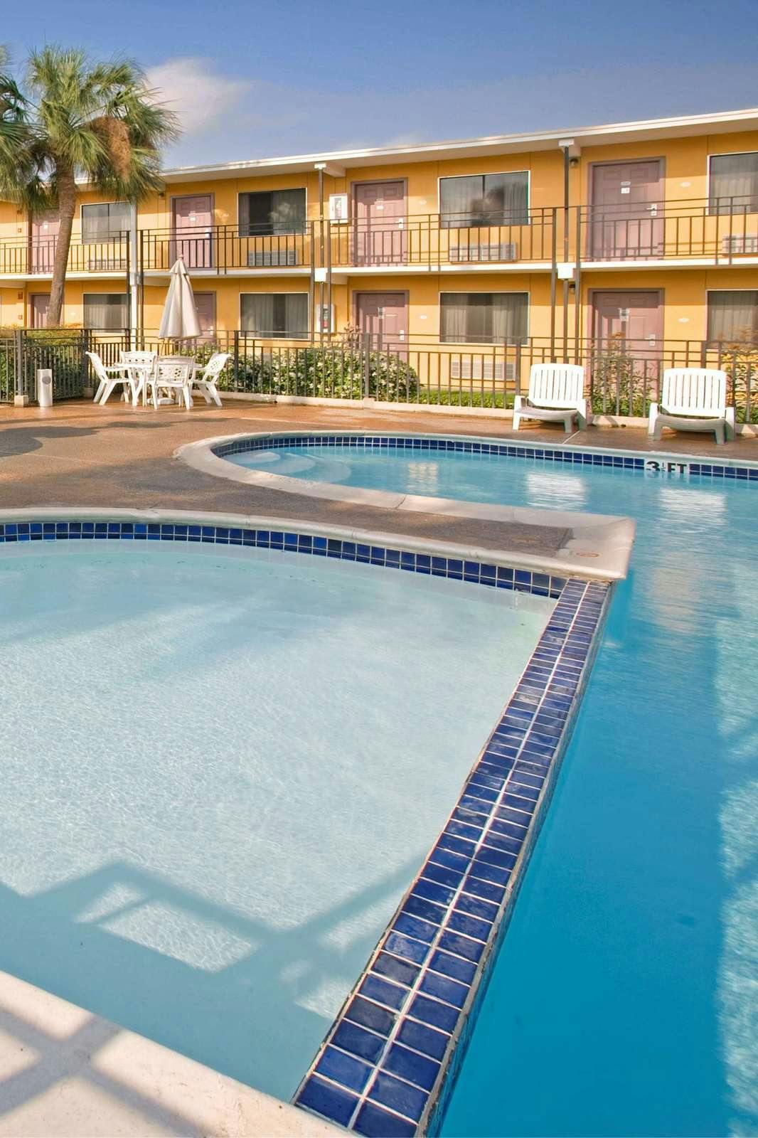 Hotel Americas Best Value Inn Laredo photo 5