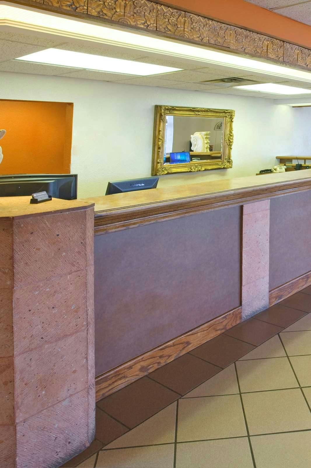 Hotel Americas Best Value Inn Laredo photo 3