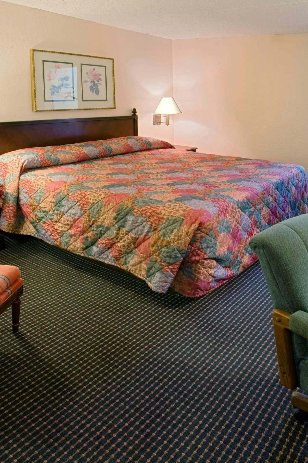 Hotel Americas Best Value Inn Laredo photo 1