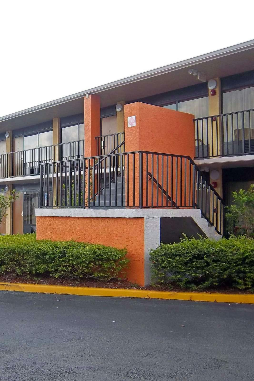 Hotel Americas Best Value Inn Florida Turnpike & I-95 photo 4