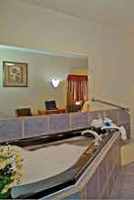 Hotel Americas Best Value Inn & Suites Bush Int'l Airport photo 4