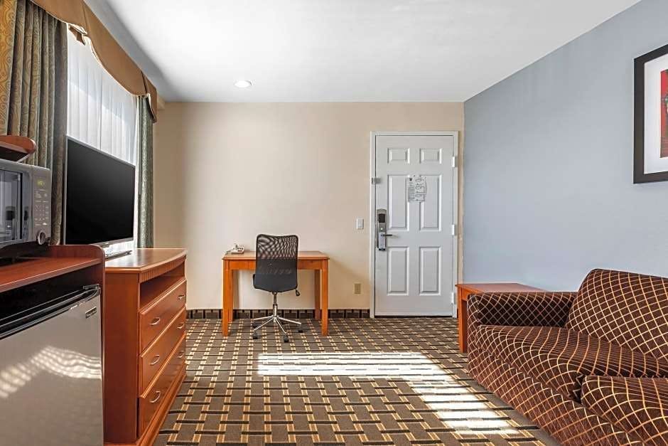 Quality Inn Suites Huntington Beach Los Angeles Hoteltonight