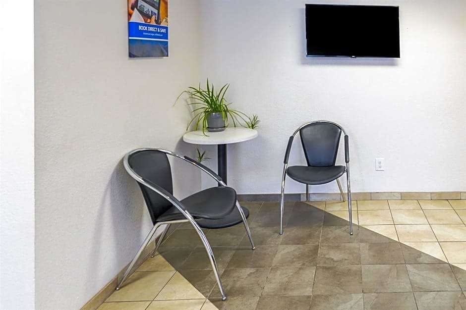 Hotel Motel 6 Duluth, MN photo 4