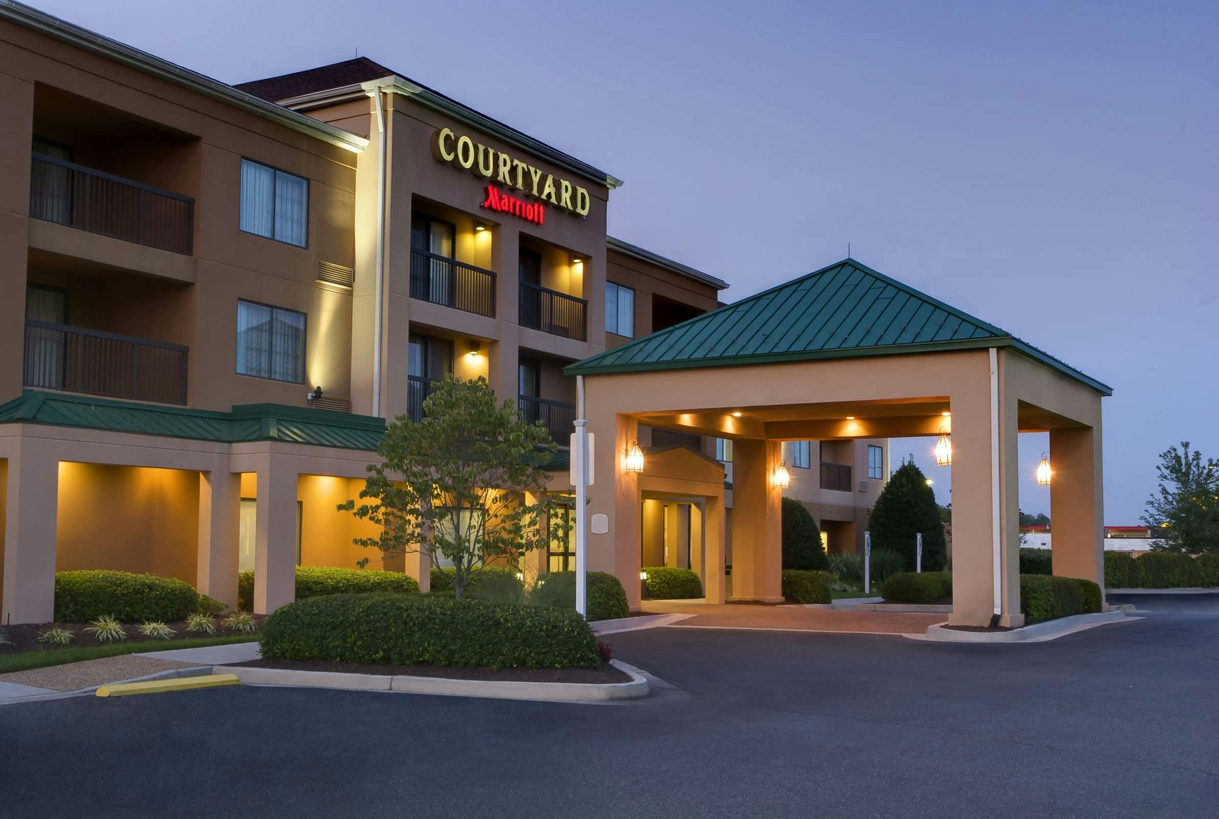 Courtyard by Marriott Richmond Airport, Richmond HotelTonight