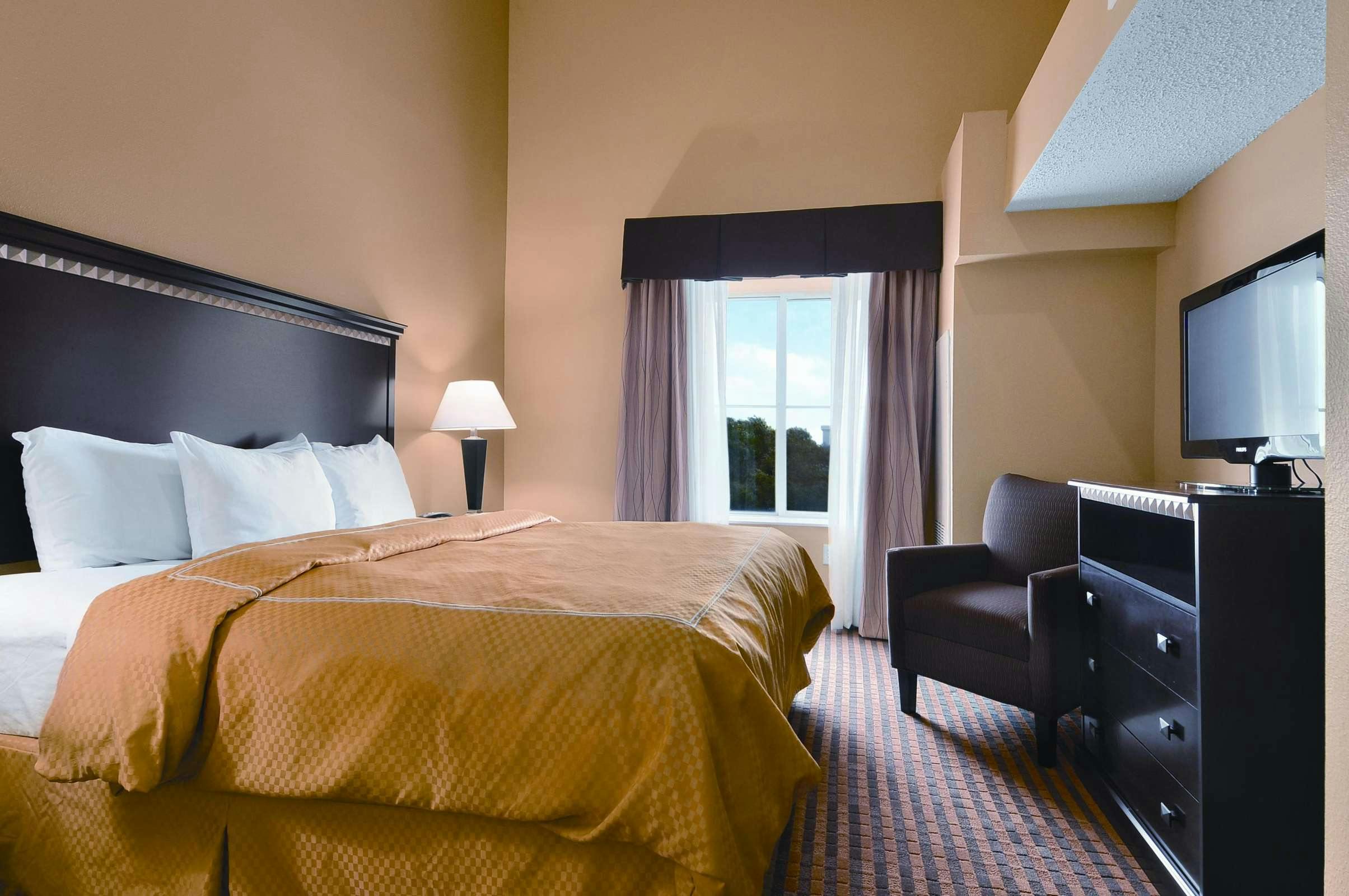 Hotel Comfort Suites DFW Airport photo 1