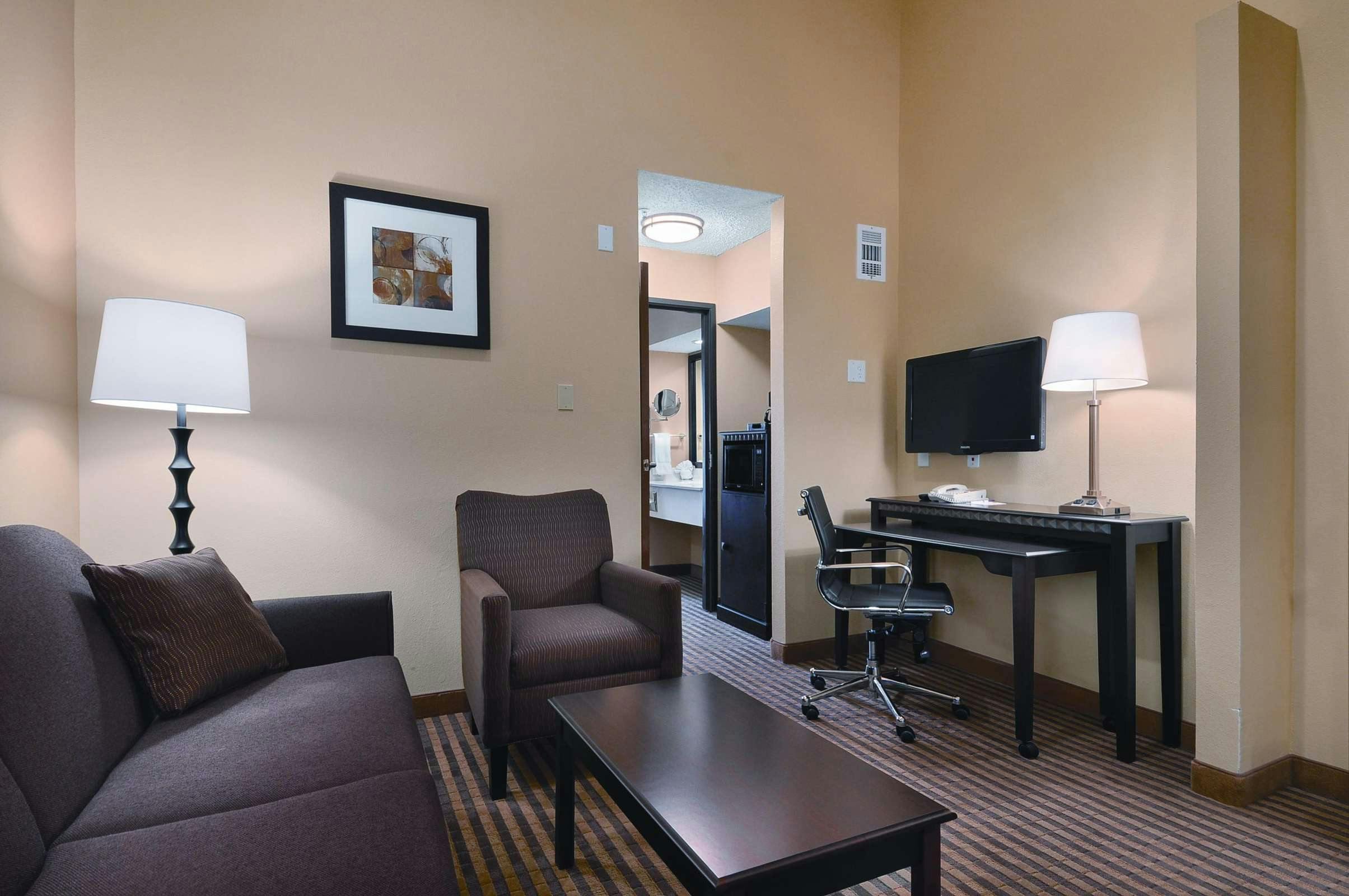 Hotel Comfort Suites DFW Airport photo 5
