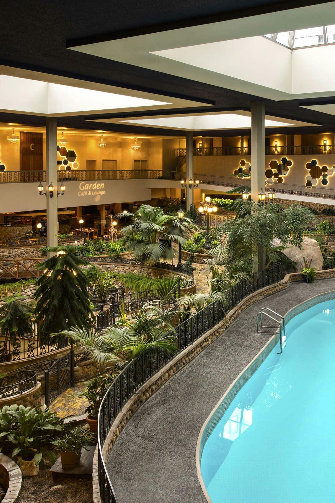 Hotel Saskatoon Inn & Conference Centre photo 1