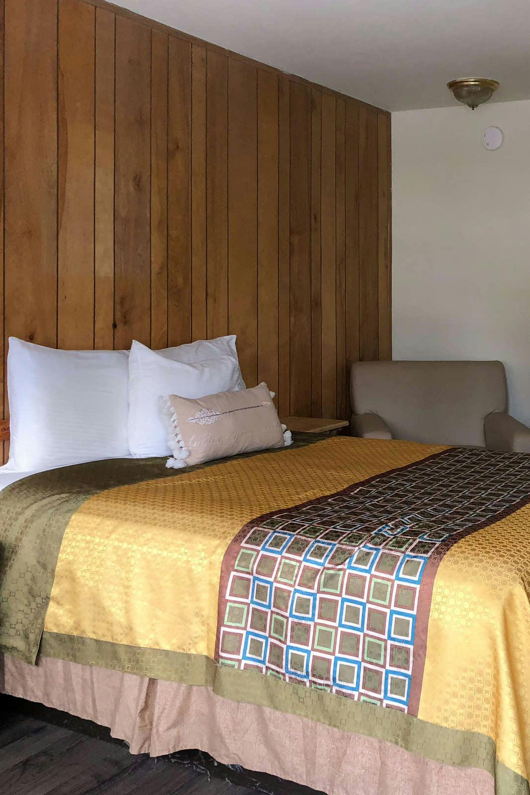 Hotel Cedar Inn & Suites photo 3