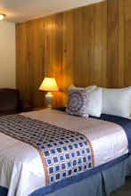 Hotel Cedar Inn & Suites photo 2