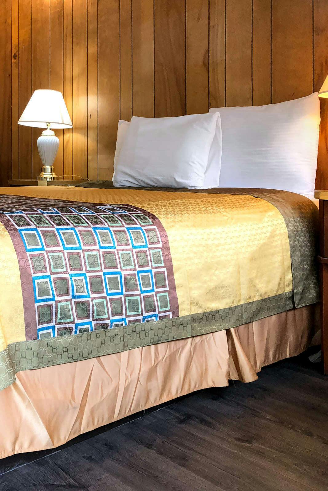 Hotel Cedar Inn & Suites photo 4