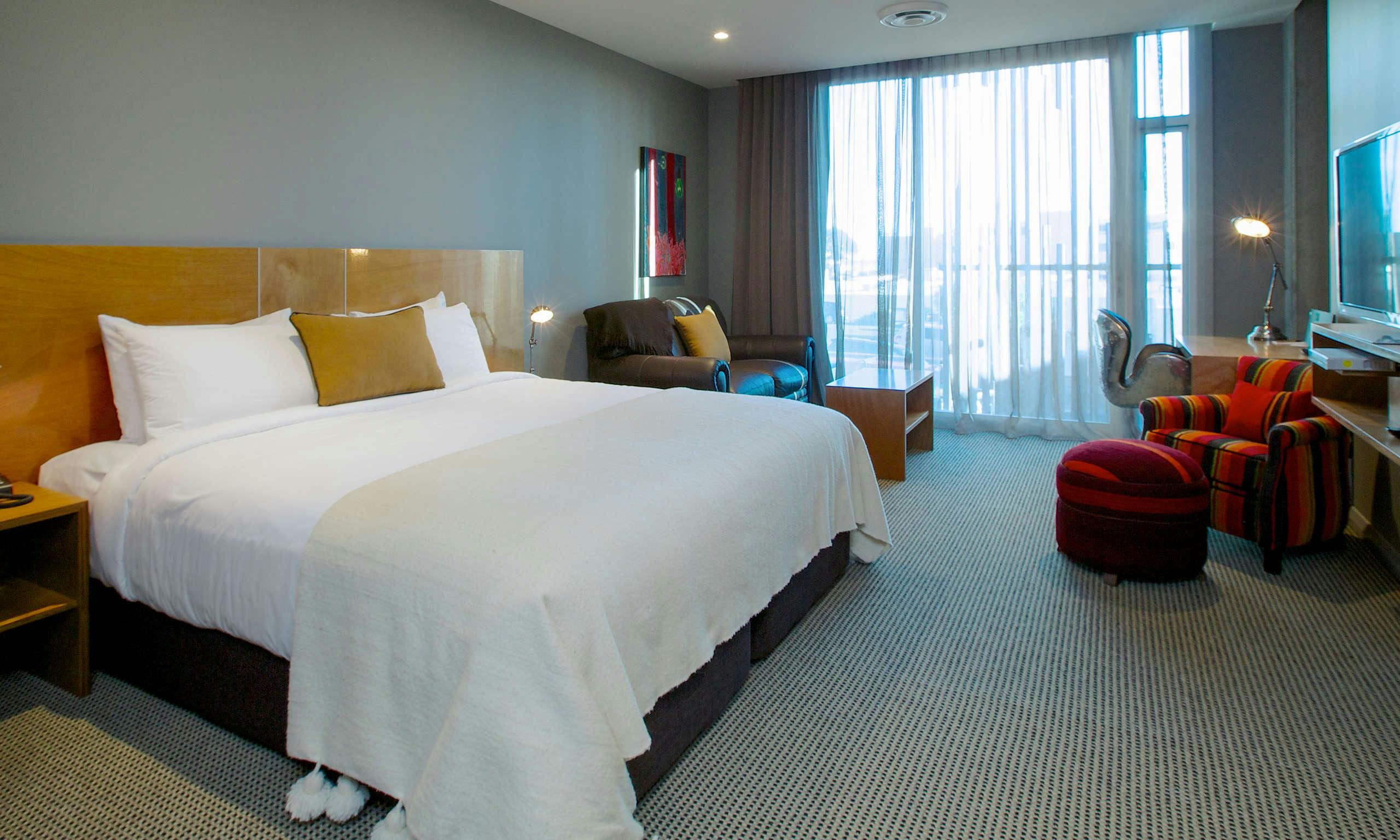 King and Queen Hotel Suites