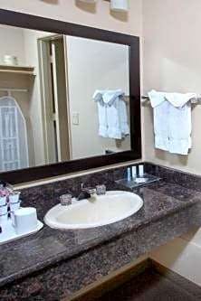 Hotel Clarion Inn Surfrider Resort photo 5