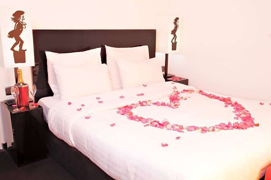 Le Chat Noir Design Hotel Paris Hoteltonight