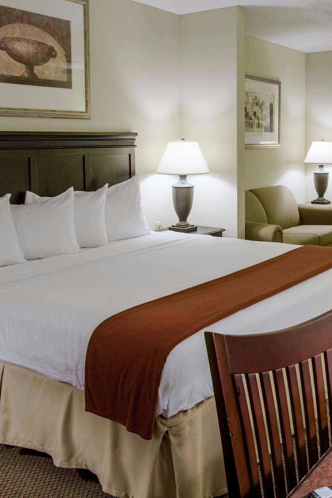 Hotel Holiday Inn Express Hotel & Suites Lucedale photo 2