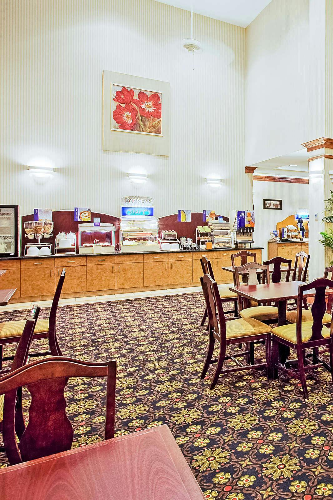 Hotel Holiday Inn Express Hotel & Suites Lucedale photo 5