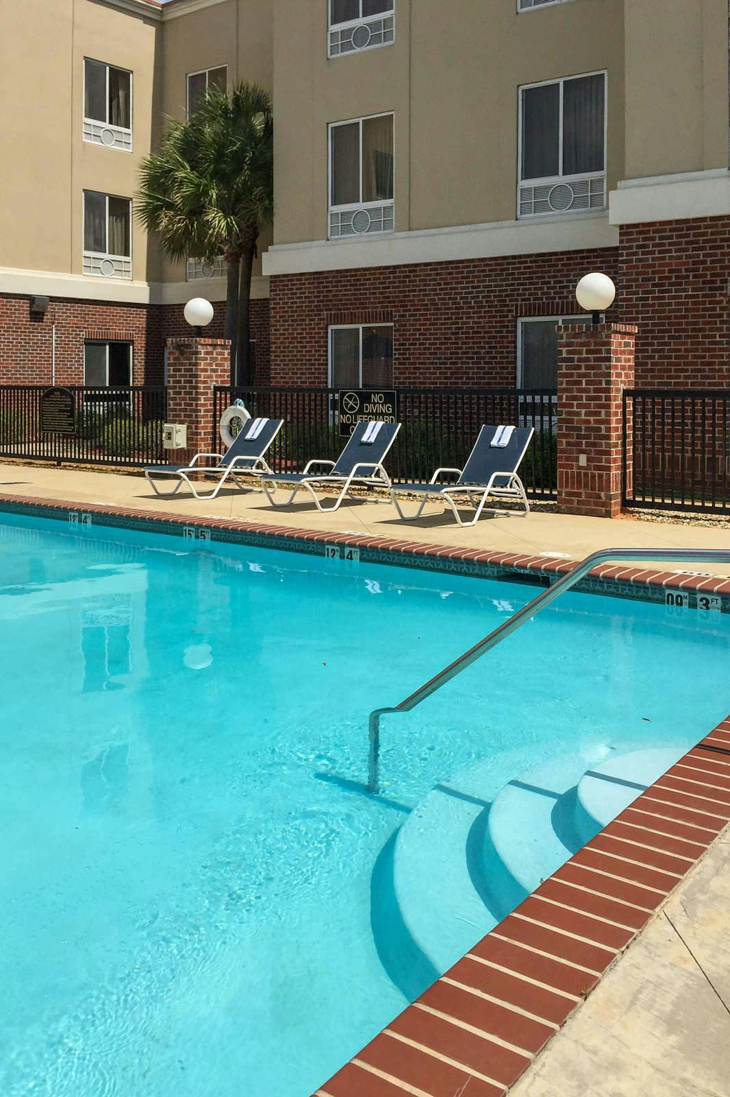 Hotel Holiday Inn Express Hotel & Suites Lucedale photo 1