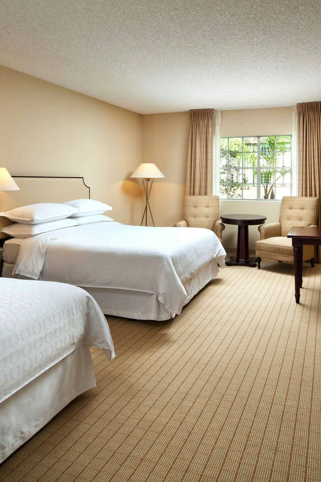 Hotel Anaheim Majestic Garden Hotel photo 2