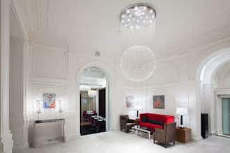 Hotel HOTEL KINGS COURT photo 1