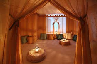 Hotel HOTEL KINGS COURT photo 2