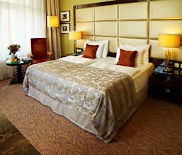 Hotel HOTEL KINGS COURT photo 3