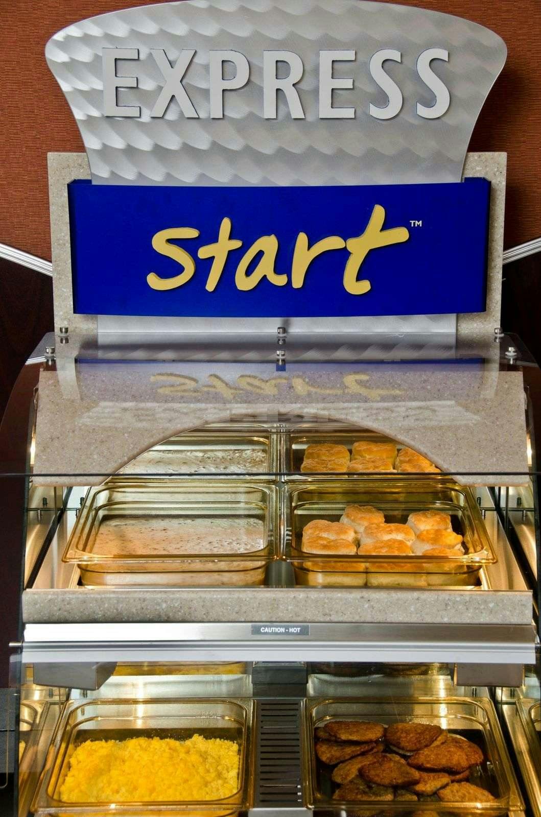 Hotel Holiday Inn Express & Suites Columbus - Easton Area photo 3