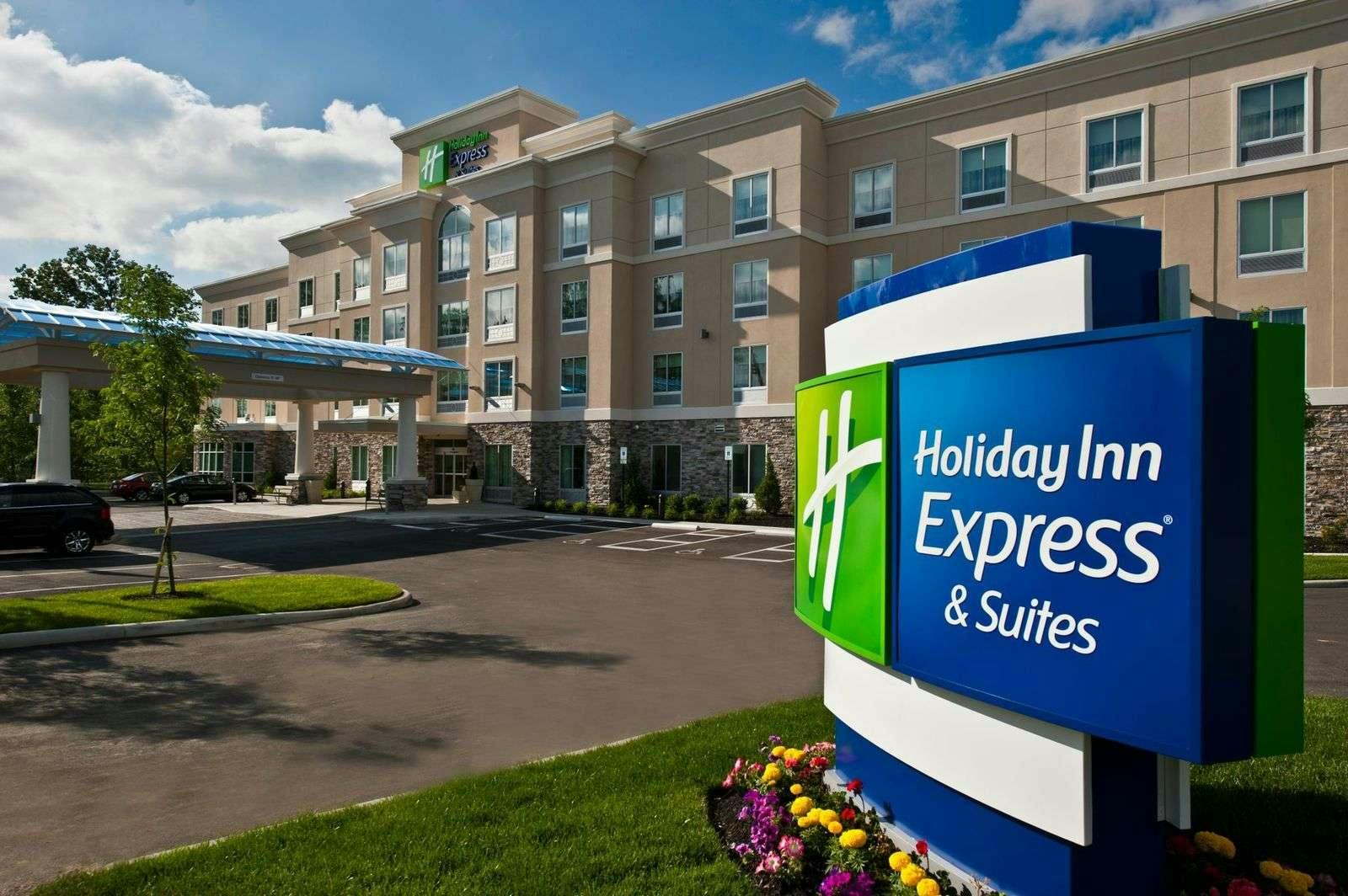 Holiday Inn Express & Suites Columbus - Easton Area