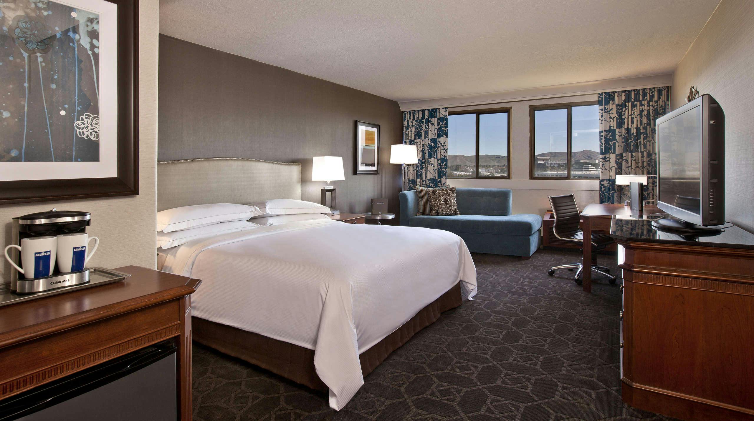 Hotel Hilton Concord photo 1