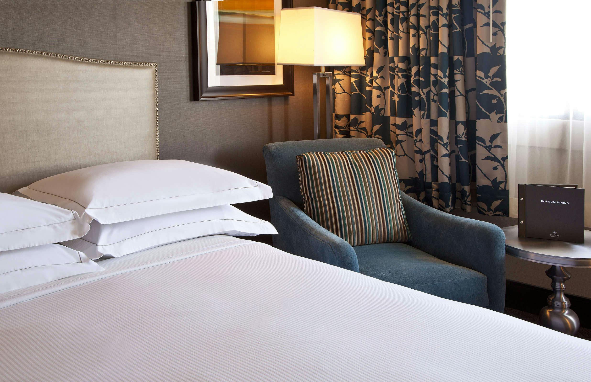 Hotel Hilton Concord photo 2