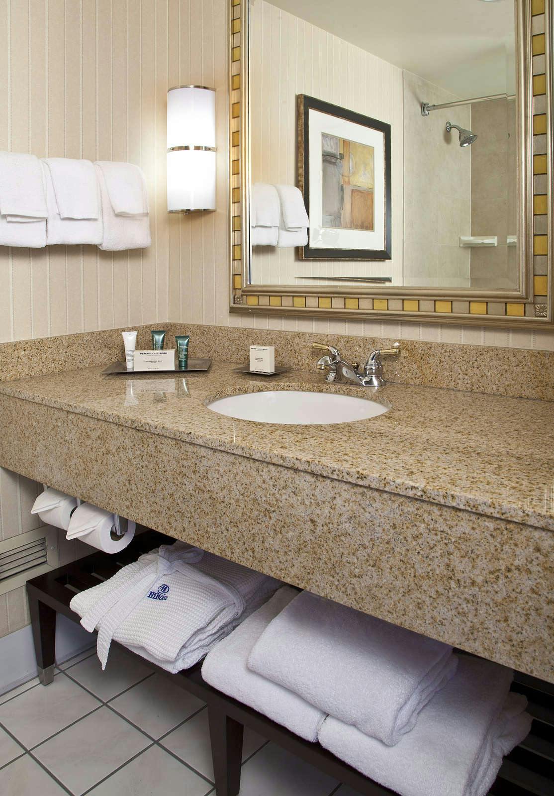 Hotel Hilton Concord photo 3