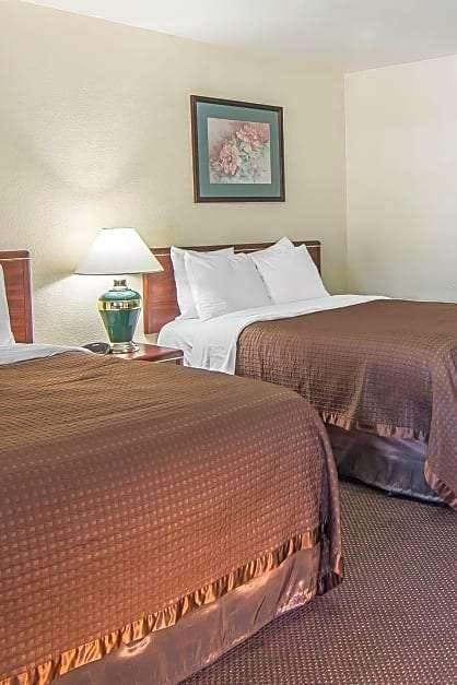 Hotel Rodeway Inn Medford South I-5 photo 2