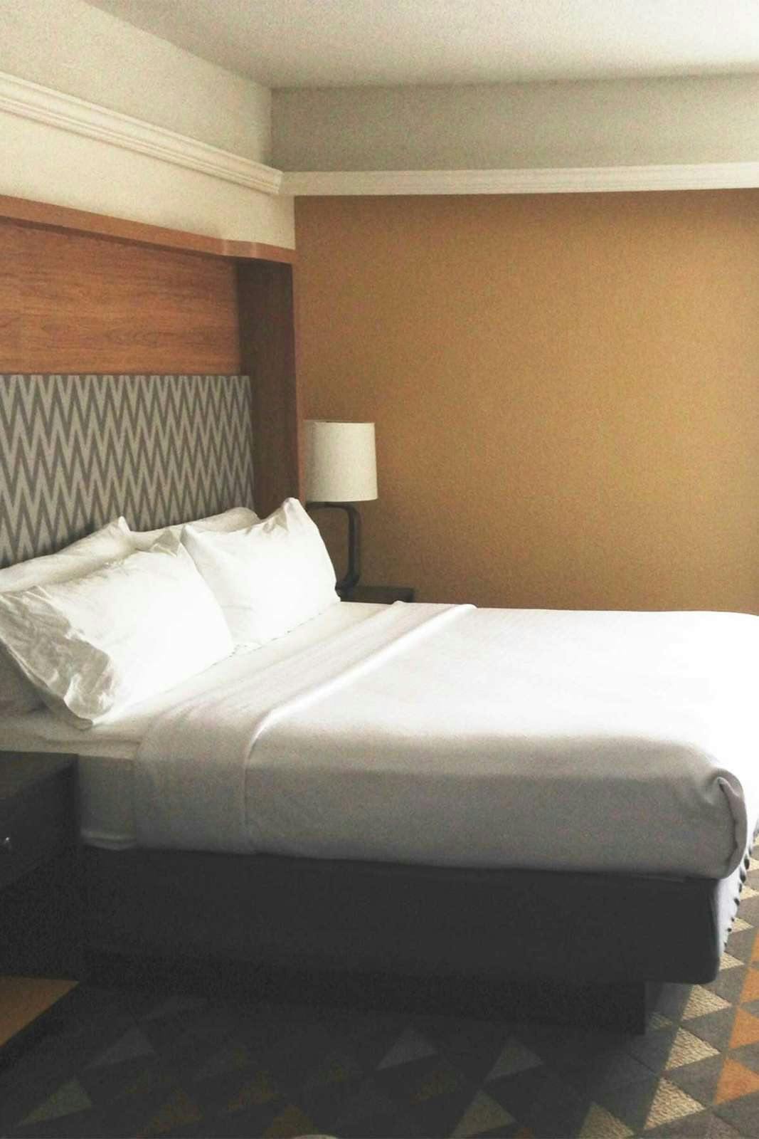 Hotel Holiday Inn & Suites Pittsfield Berkshires photo 3