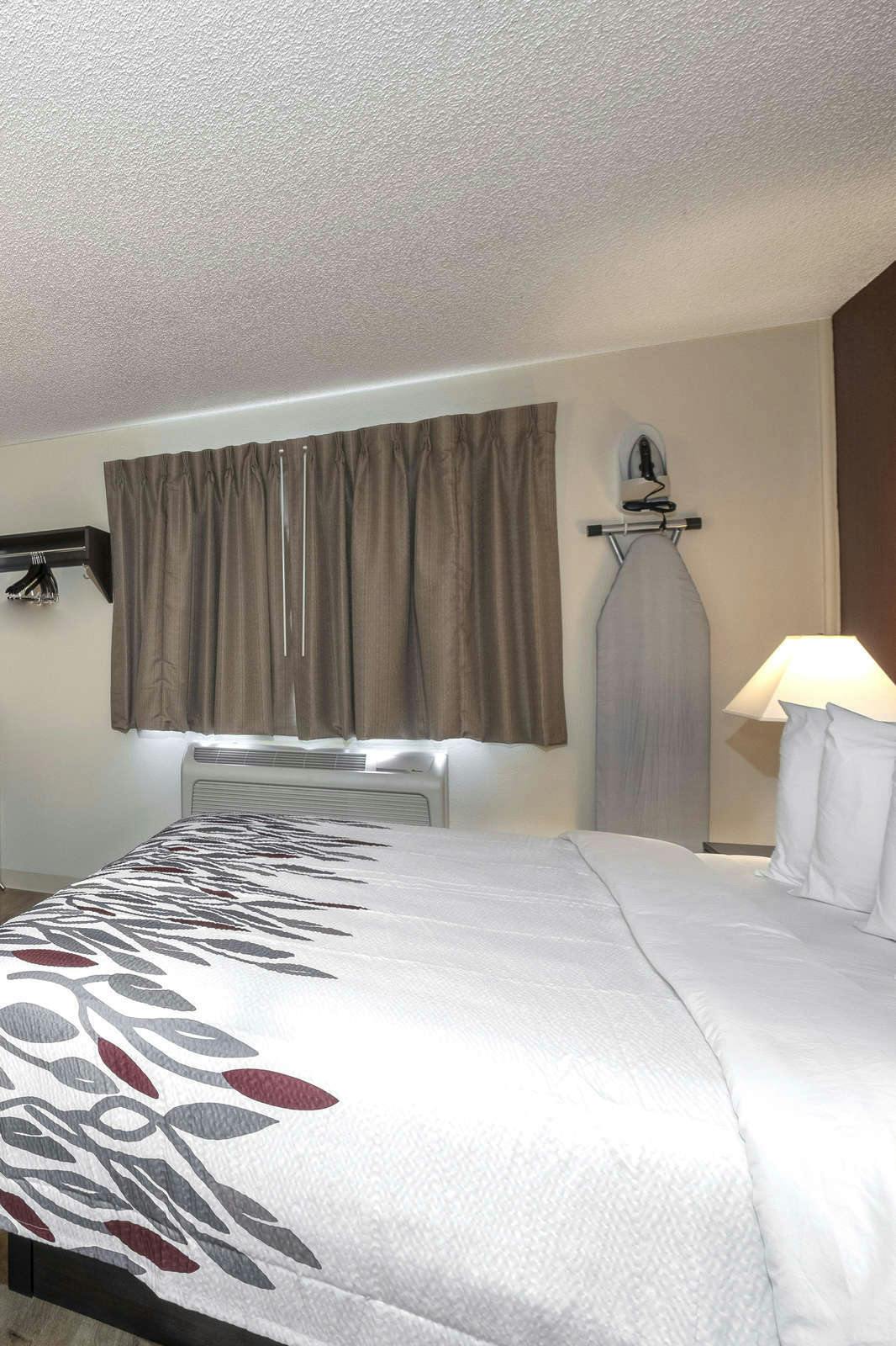 Hotel Red Roof Inn Greensburg photo 3