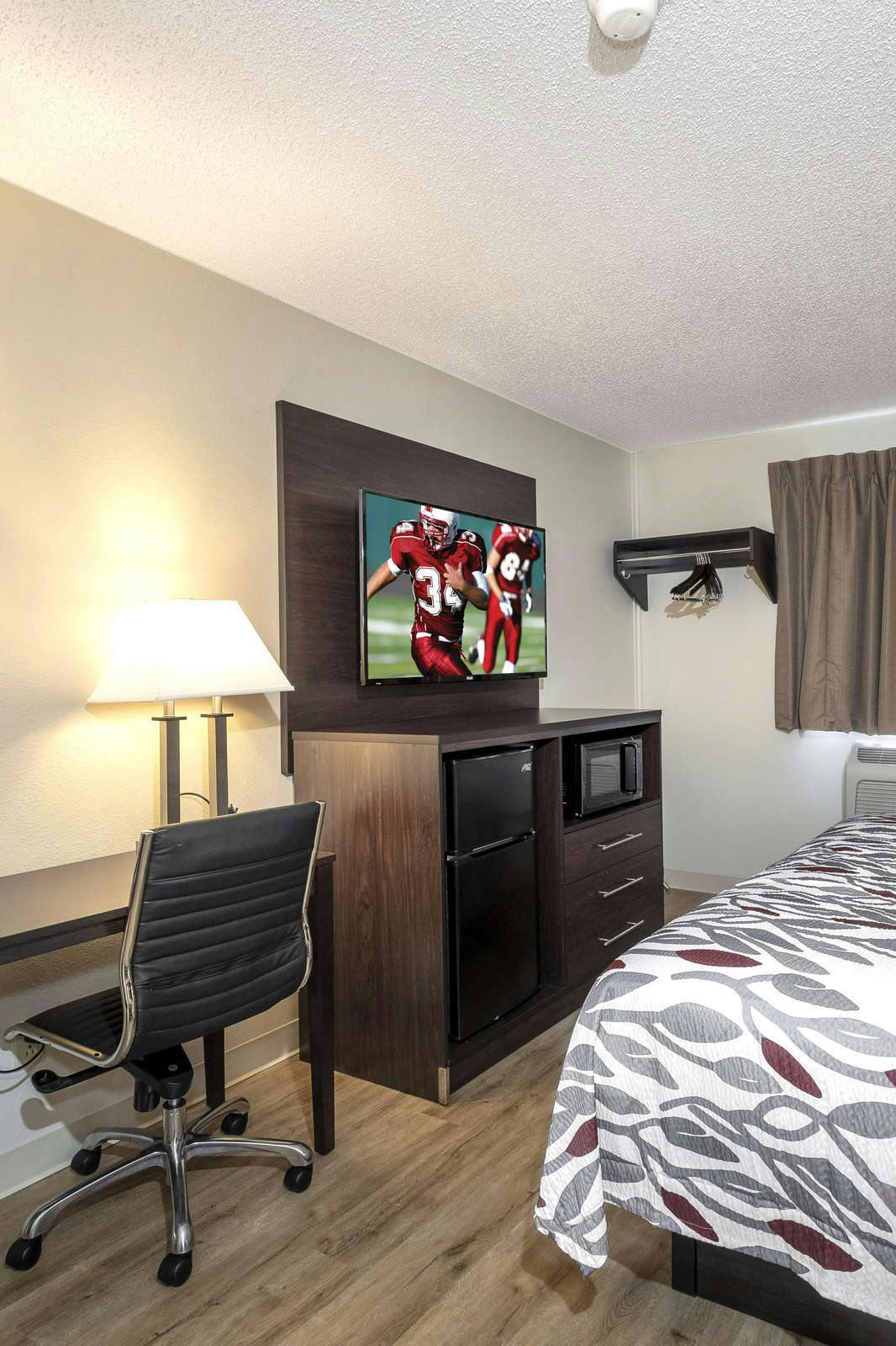 Hotel Red Roof Inn Greensburg photo 4