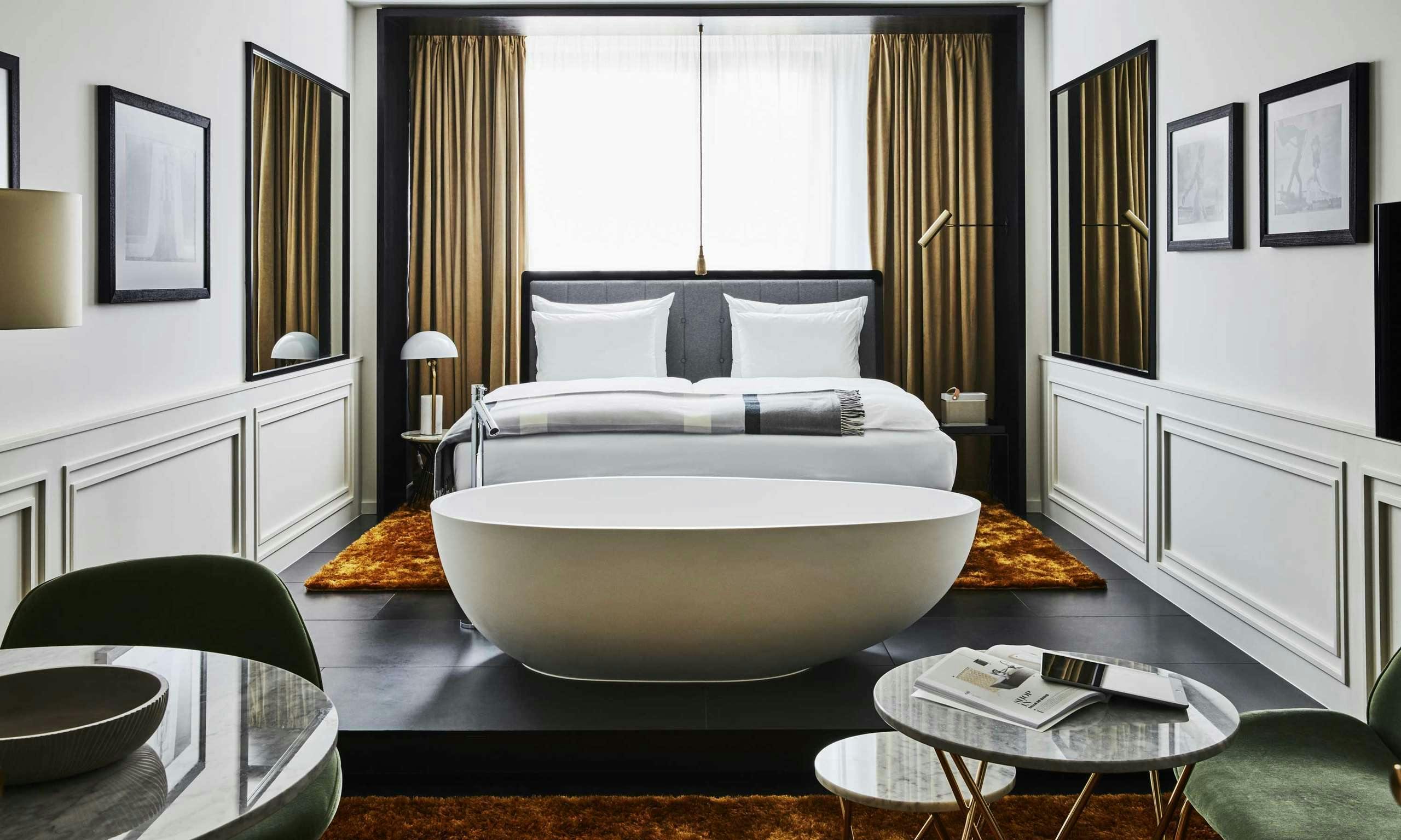 Roomers Munich, Autograph Collection