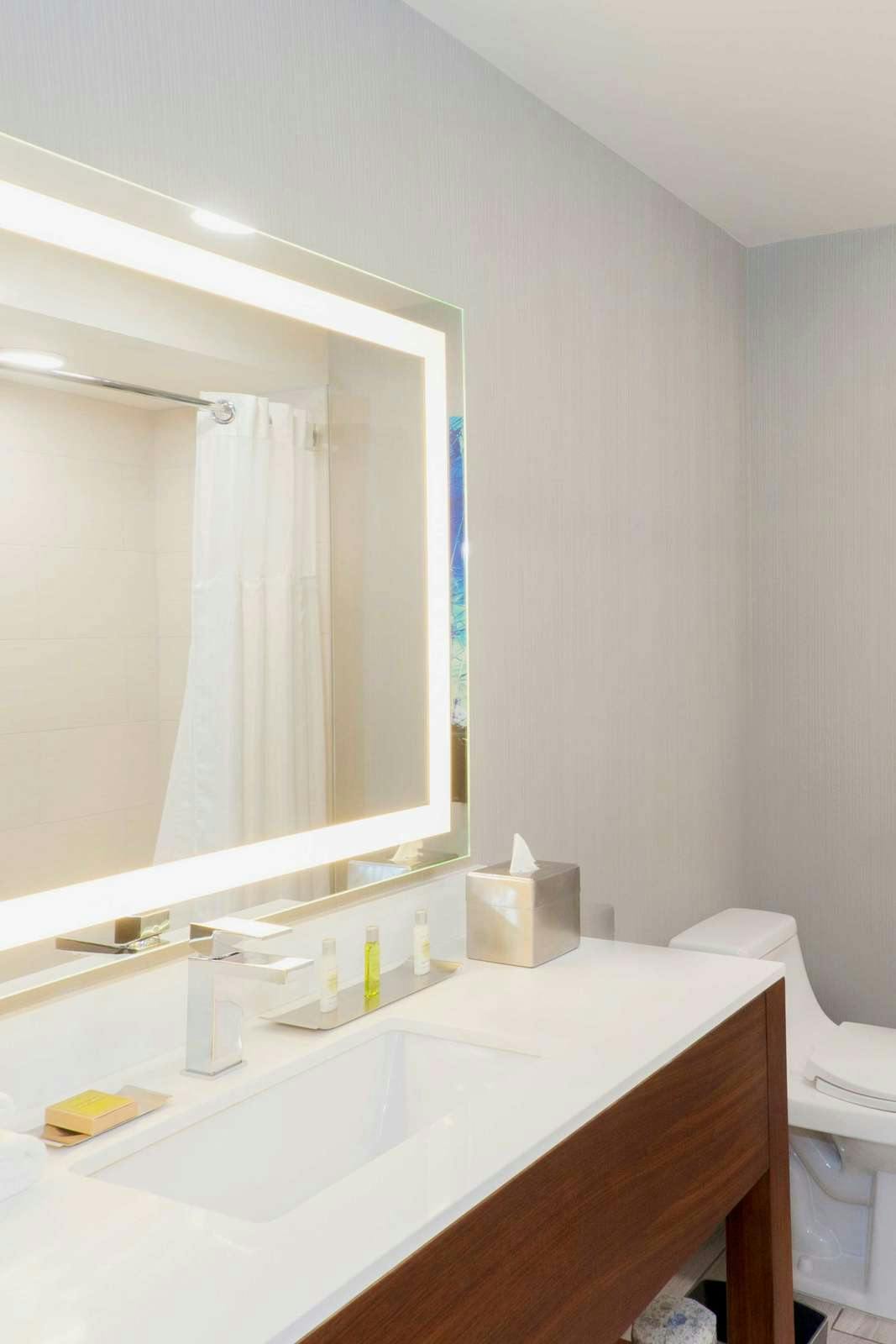 Hotel DoubleTree by Hilton Hotel Bakersfield photo 3