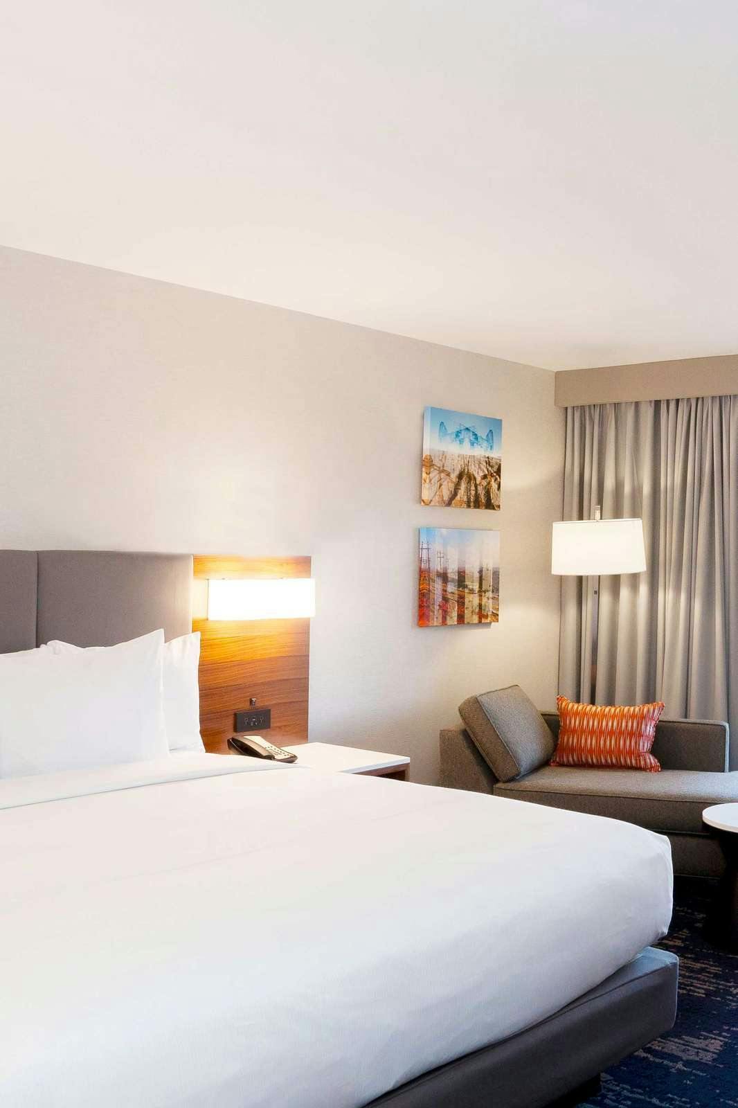 Hotel DoubleTree by Hilton Hotel Bakersfield photo 1