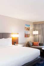 Hotel DoubleTree by Hilton Hotel Bakersfield photo 1