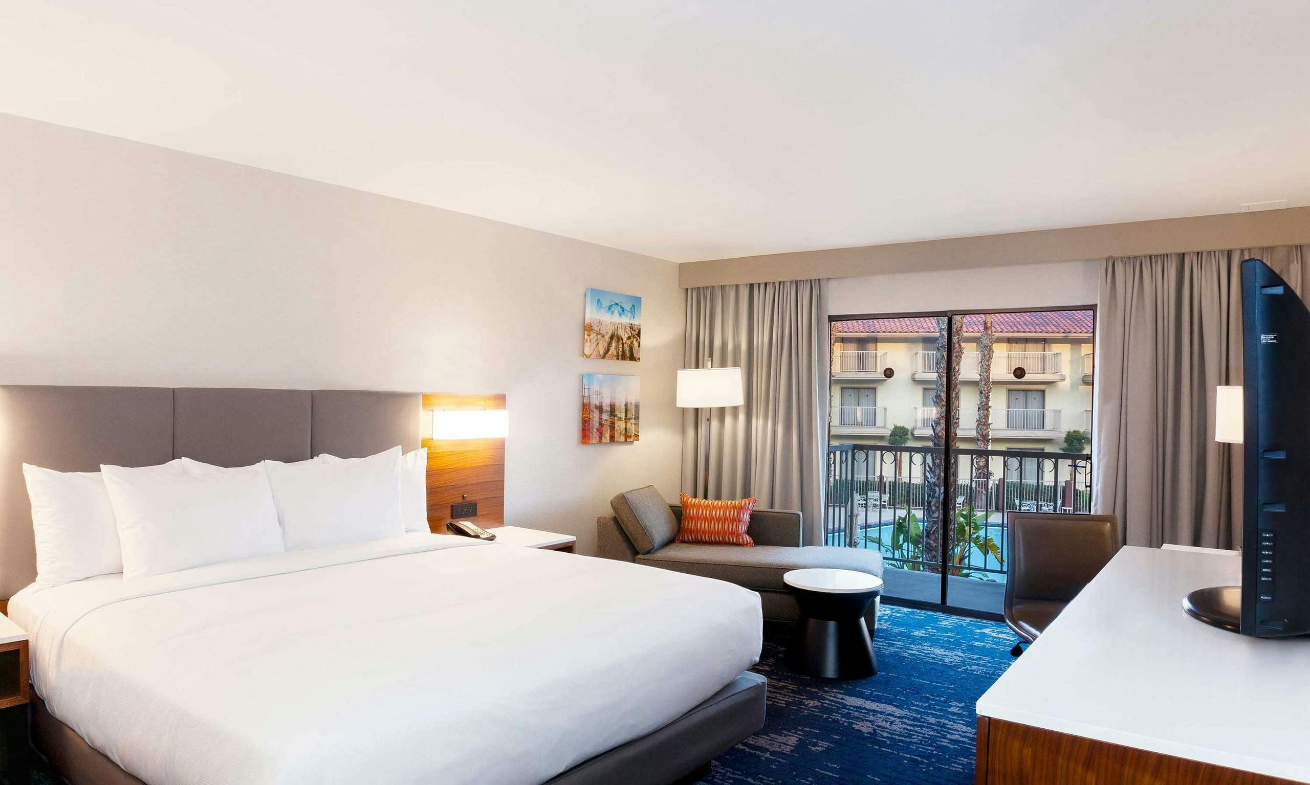 DoubleTree by Hilton Hotel Bakersfield