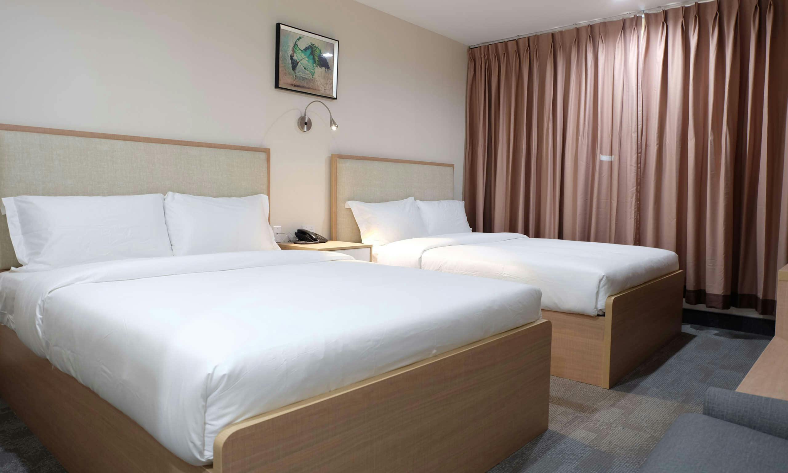 Long Island City Plaza Hotel