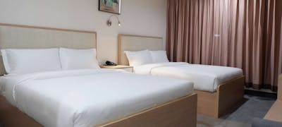 Long Island City Plaza Hotel