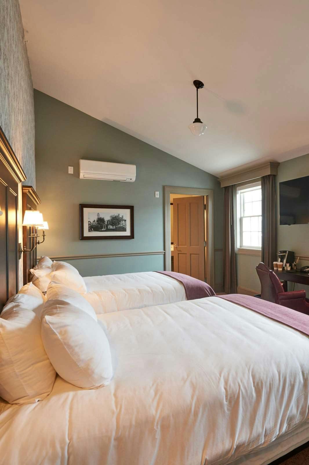 Hotel The Groton Inn photo 2