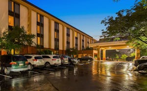 Surestay Plus Hotel by Best Western Chicago Lombard