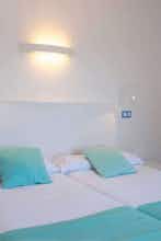 Hotel Som Suret Cool Hostel - Adults Only photo 2