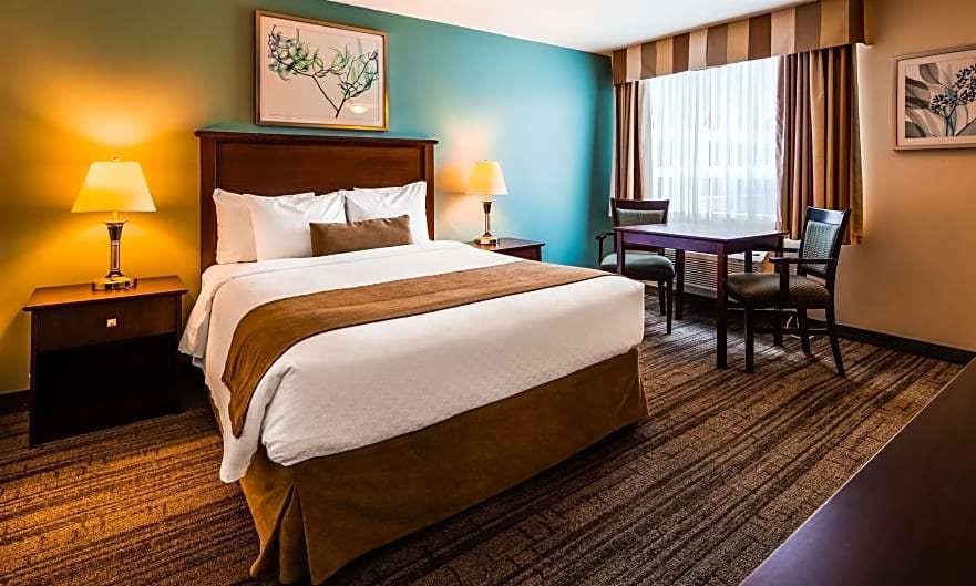 Best Western Plus Chocolate Lake Hotel