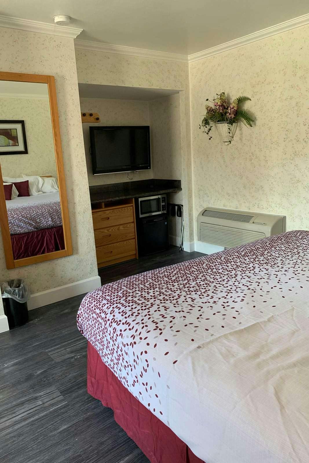 Hotel Travelers Inn photo 1