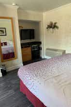 Hotel Travelers Inn photo 1