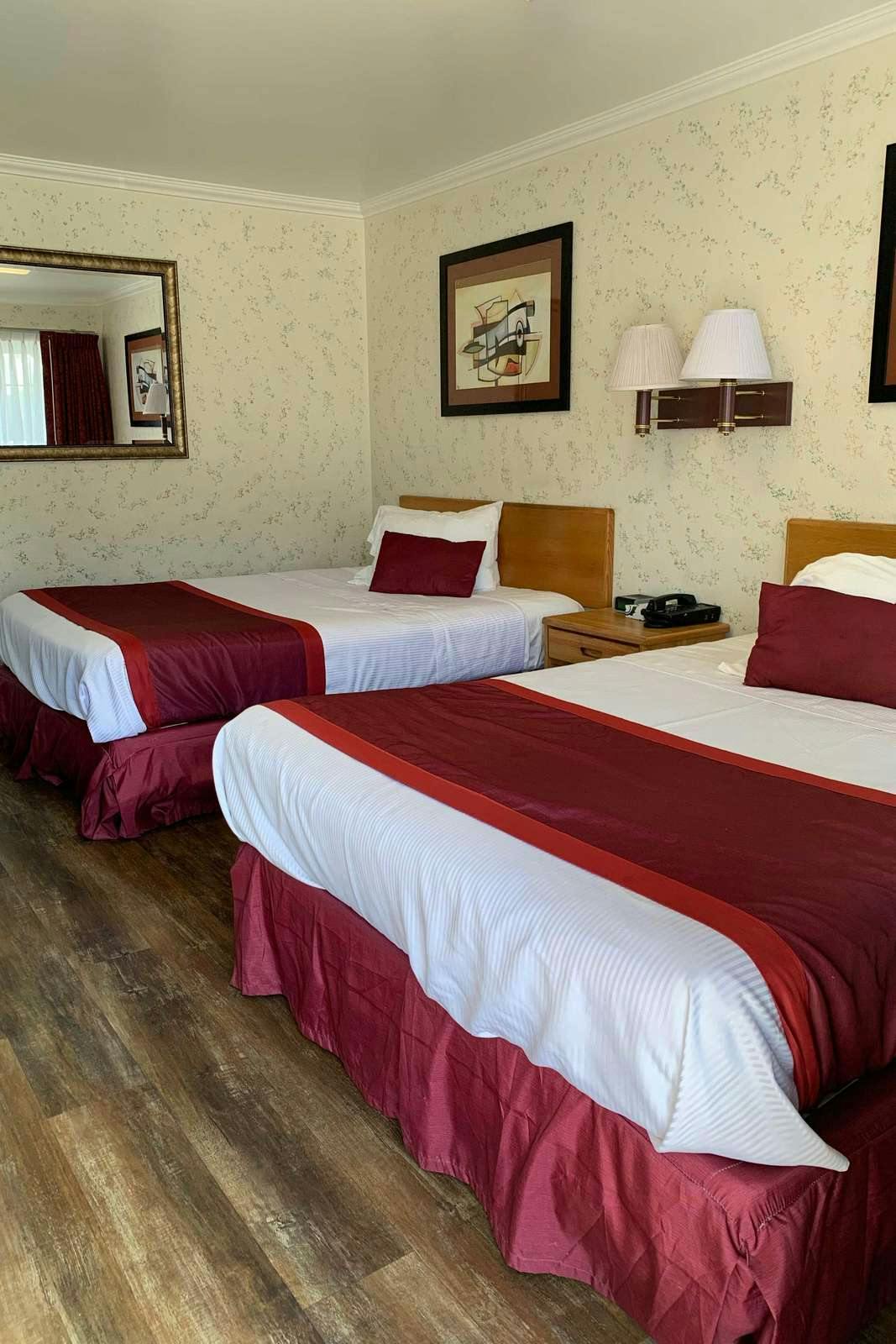 Hotel Travelers Inn photo 2